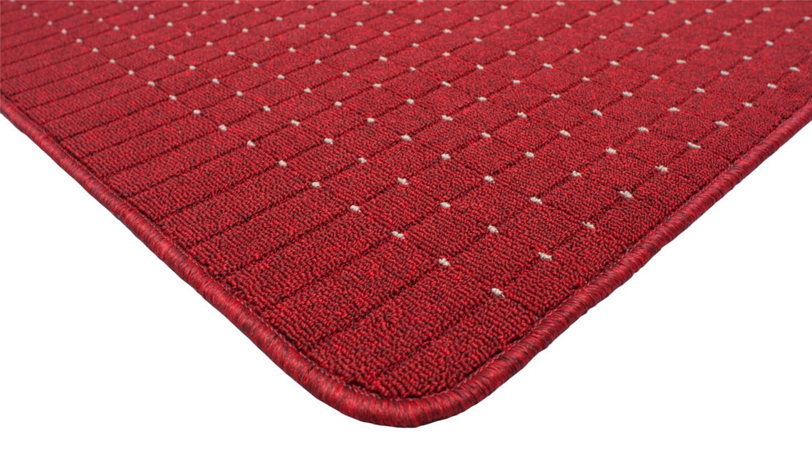 Otava on hyvin kulutusta kestävä, helppohoitoinen ja vesipestävä bukleematto liukumattomalla pohjalla. Kuvassa punainen väri. (Kuvassa on poikkeuksellisesti pyöreän maton sijaan neliskulmainen matto.)