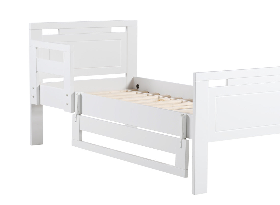 Sylvia-seniorisänkyyn on saatavana myös turvalaita, jonka voi kääntää alas kun sänky ei ole käytössä. Turvalaita myydään erikseen.