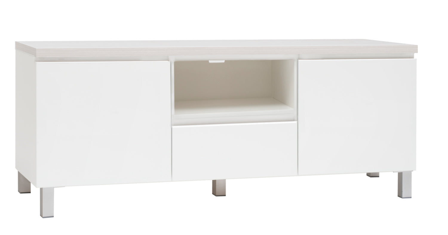 Kuvassa on 137 cm leveä valkoinen Viiva-Sarjan tv-taso valkosaarninvärisellä kannella ja hopeanvärisillä alumiinijaloilla.