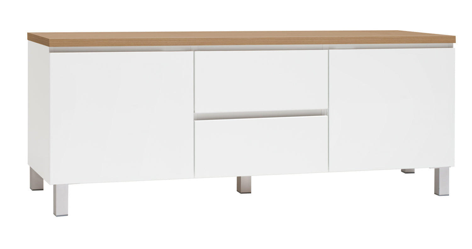 Kuvassa on 137 cm leveä valkoinen Viiva-sarjan tv-taso tammenvärisellä kannella ja hopeanvärisillä alumiinijaloilla.