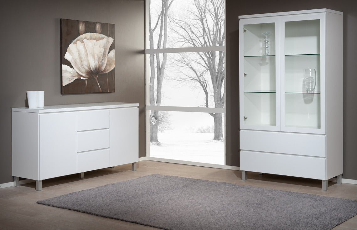 Viiva on upea, valkoinen tuoteperhe laadun ja tyylikkyyden ystäville. Kalusteiden kansiväriksi voi valita eri vaihtoehdoista mieluisimman.