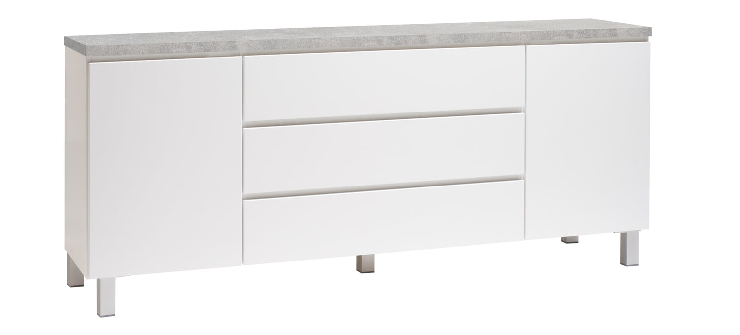 Kuvassa on 184 cm leveä valkoinen Viiva-senkki harmaalla betonijäljitelmän sävyisellä kansilevyllä ja hopeanvärisillä alumiinijaloilla.