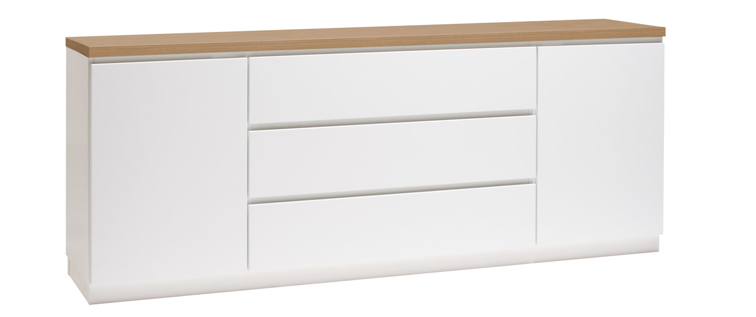 Kuvassa on 184 cm leveä valkoinen Viiva-senkki tammenvärisellä kansilevyllä ja valkoisella jalkasokkelilla.