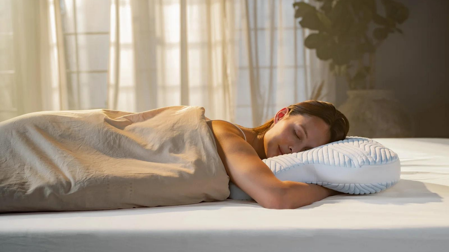 Näin valitset tyynyn vatsallaan nukkuvalle