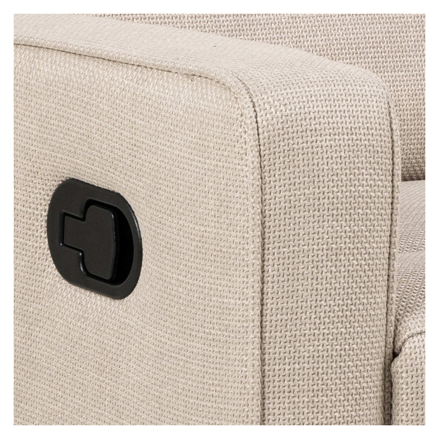 Lähikuvassa Sanderson recliner-nojatuolin mekanismin laukaisukahva, beige kangasverhoilu.
