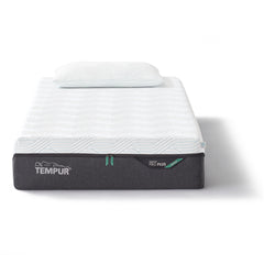 Kuvassa on Tempur Pro Plus CoolQuilt -patja tummanharmaa/valkoinen. Kuvan tyyny ei kuulu hintaan.