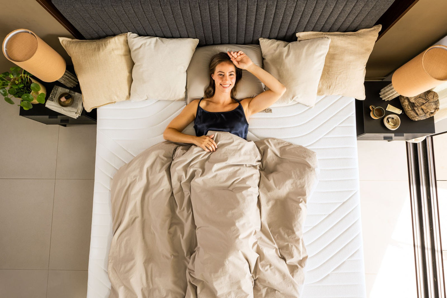 Kuvassa on Tempur Pro Plus CoolQuilt -patja ylhäältä päin kuvattuna. Tyynyt, peitot ja vuodevaatteet myydään erikseen.