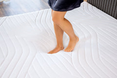 Kuvassa on Tempur Pro Plus CoolQuilt -patja.