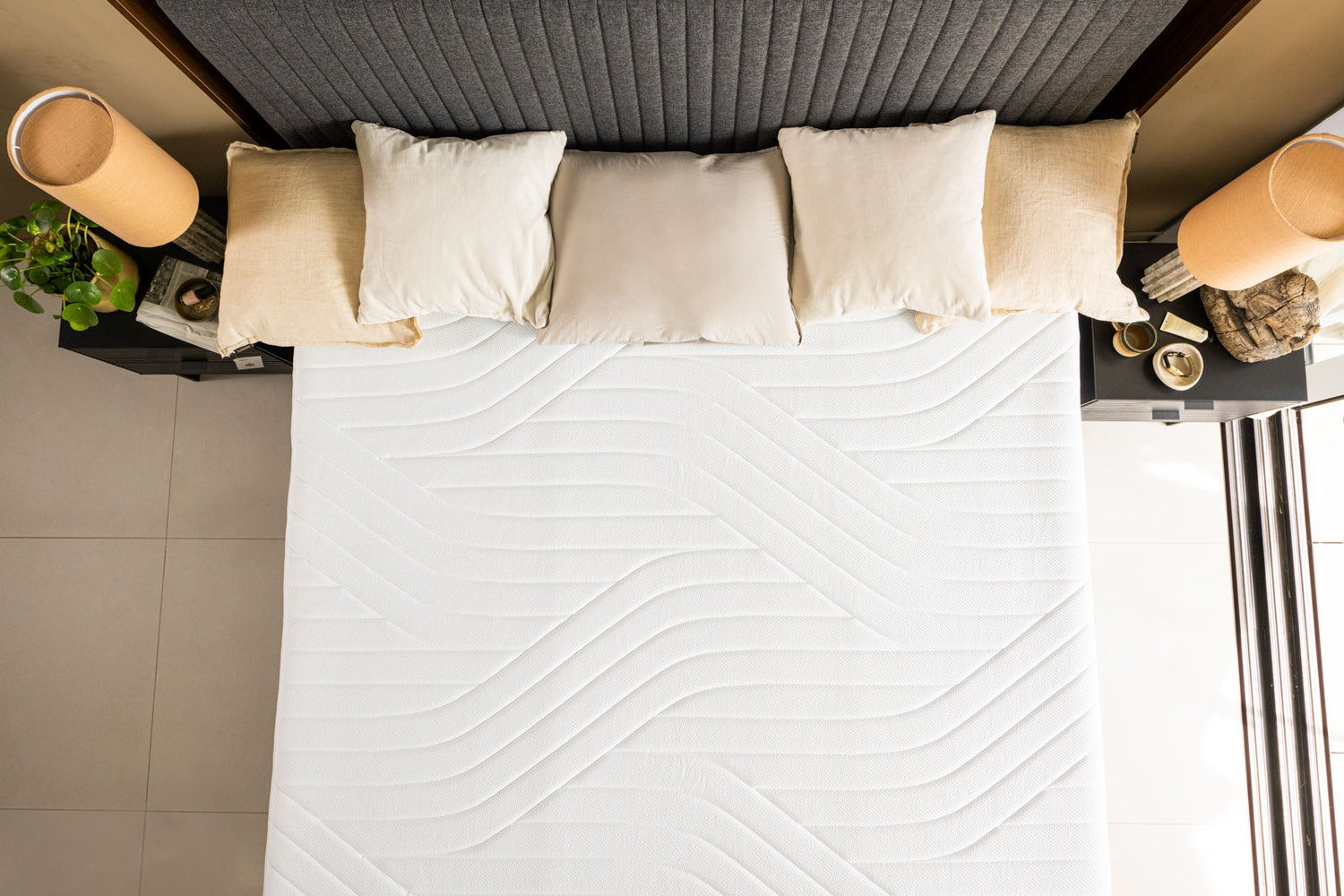 Kuvassa on Tempur Pro Plus CoolQuilt -patja ylhäältä päin kuvattuna. Tyynyt myydään erikseen.