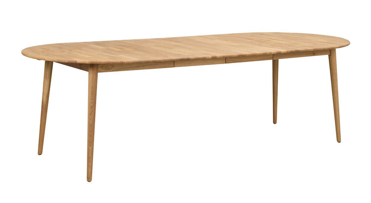 Tyler-ruokapöydän jatkolevy 40 cm, tammi, kuvassa 2 erikseen myytävää paikalleen asennettuna. Sopii ovaaliin Tyler-ruokapöytään.