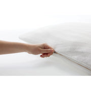 Tempur Comfort -tyynyn täyte koostuu erityisen muhkeasta Pure Clean -materiaalista, joka mahdollistaa koko tyynyn konepesun 40 asteessa, sekä rumpukuivauksen. Tyynyn päällinen on myös vetoketjulla irrotettavissa.