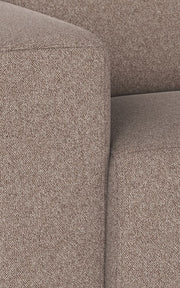 Lähikuvassa näkyvissä Willard-kulmasohvan beige Brenda 34-kangasverhoilu.