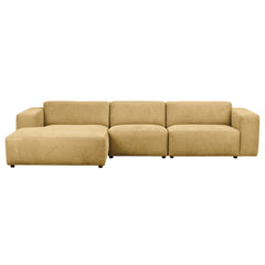 Neljän istuttava Willard-divaanisohva keltaisella Brenda (#68)-kankaalla. Divaani vasemmalla.