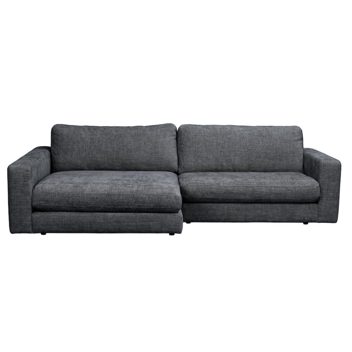 Tummanharmaa Duncan 3-istuttava sohva Robin (#66)-kankaalla. Divaaniosa vasemmalla.