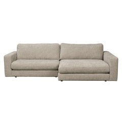 Vaaleanharmaa Duncan 3-istuttava sohva Robin (#109)-kankaalla. Divaaniosa oikealla.