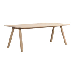 Kuvassa on Clapperton ruokapöytä valkotammenvärisenä. 