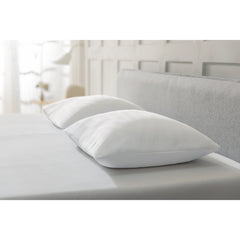Tempur Comfort Pure Clean on helppohoitoinen tyyny, joka tarjoaa mukavuutta kylki -ja selkänukkujille - valinnan mukaisesti soft tai medium-tunteessa. Tyynyt myydään yksitellen.