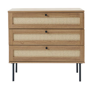 Pensacola-laatikosto, luonnonvärinen tammi. 3-laatikkoisen lipaston laatikoiden etulevyissä on yksityiskohtana polyrottinki. Mustat metallijalat.