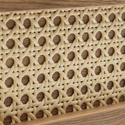 Lähikuvassa luonnonvärisen Pensacola-laatikon etulevyä  ja yksityiskohtana olevaa polyrottinkia.