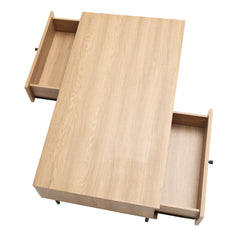 Pensacola-sohvapöytä, luonnonvärinen tammi. Sohvapöydän molemminpuolisten laatikoiden etulevyissä on yksityiskohtana polyrottinki. Mustat metallijalat.