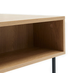 Lähikuvassa Pensacola-sohvapöytä, luonnonvärinen tammi.