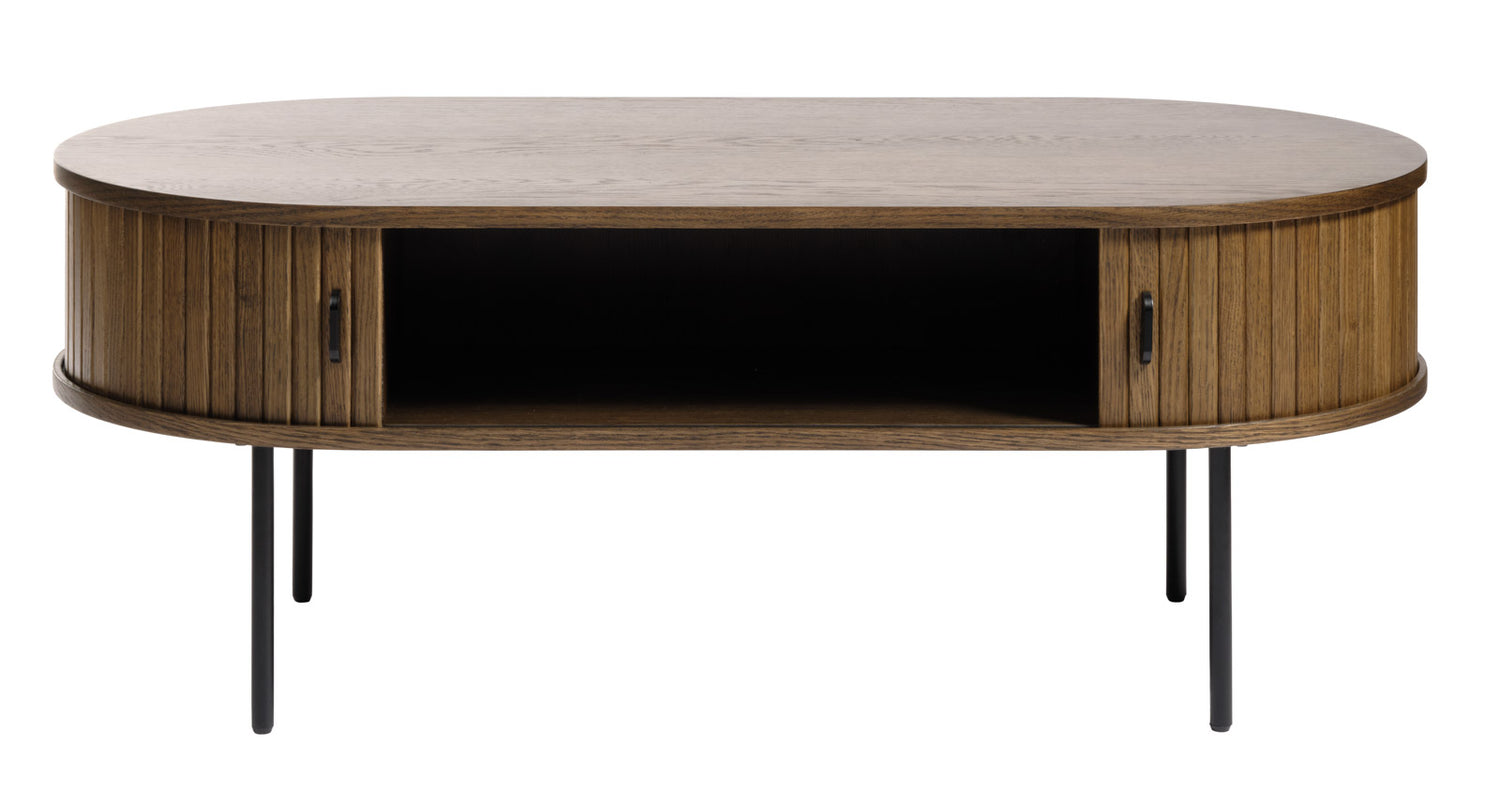 Ovaalinmuotoinen Nola-sohvapöytä 60 x 120 cm, savutammi. Liukuovissa on mustat metalliset vetimet ja mustat metallijalat ovat säädettävät.