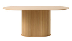 Nola-ruokapöytä, luonnonvärinen tammi. Ruokapöydässä on jykevä jalka, johon panelointi on tuomassa ilmettä.