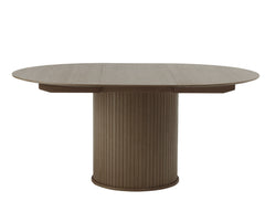 Savutammenvärinen jatkettava Nola-ruokapöytä jatkettuna pöytälevyn 167 cm:n pöydän keskeltä saatavilla jatkoilla.