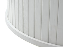 Lähikuvassa valkoisen jatkettavan Nola-ruokapöydän paneloitua jalkaa.