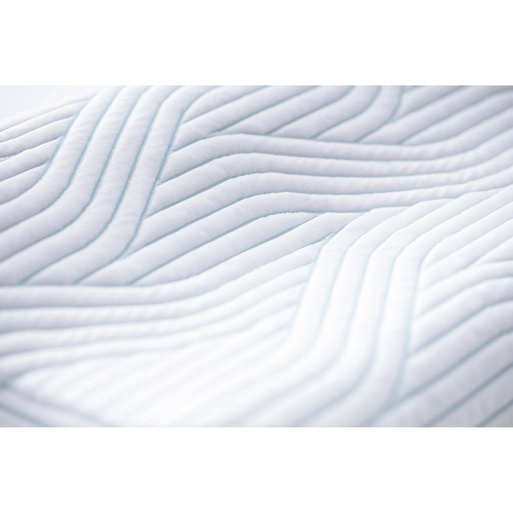 Helppohoitoisessa Tempur Original -tyynyssä on täysin uudistunut hengittävä 3D-kuvioitu Smart Cool-päällinen.