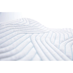 Helppohoitoisessa Tempur Original -tyynyssä on täysin uudistunut hengittävä 3D-kuvioitu Smart Cool-päällinen.