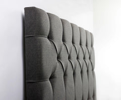 Tempur Stitch -sängynpääty on yhteensopiva Tempur Stay- ja Move-sänkyihin. Kuvan Tempur Stitch -pääty on verhoiltu grafiitinvärisellä Dark Stone -kankaalla.