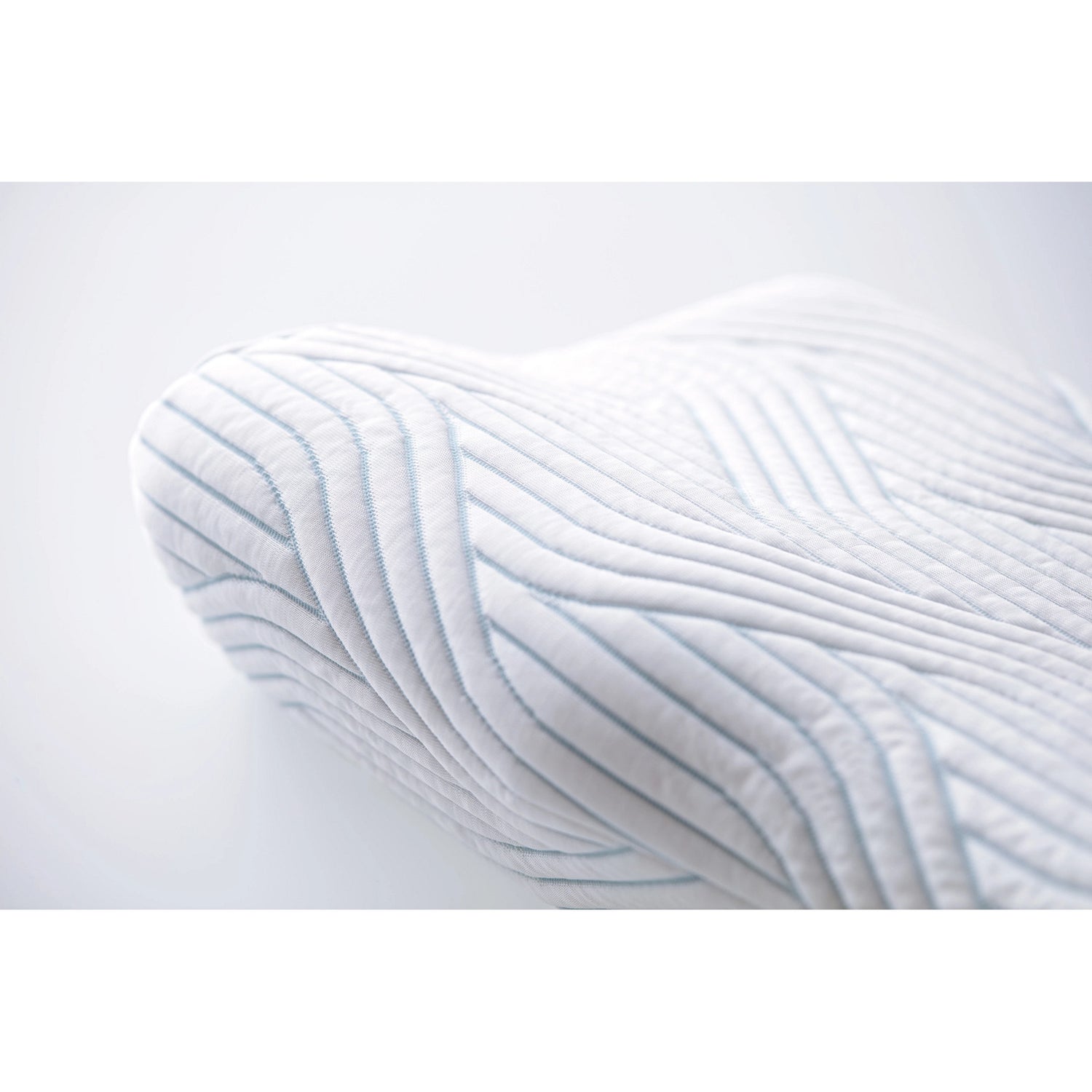 Tempur ErgoPlus SmartCool -tyynyssä on Smart Cool viilennysteknologialla varustettu päällinen.