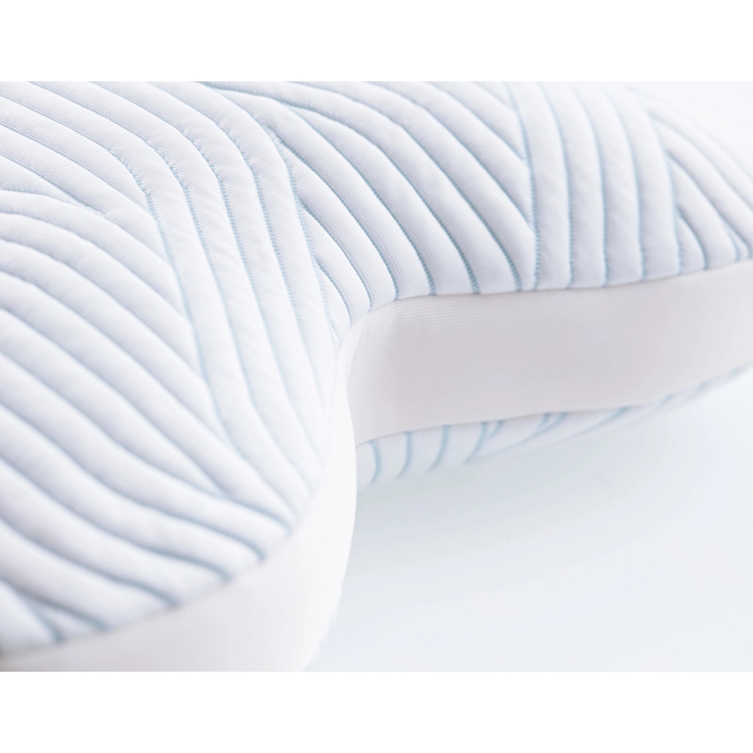 Tempur Ombracio -tyynyssä on vetoketjullinen, 3D-kuvioitu Smart Cool-päällinen.