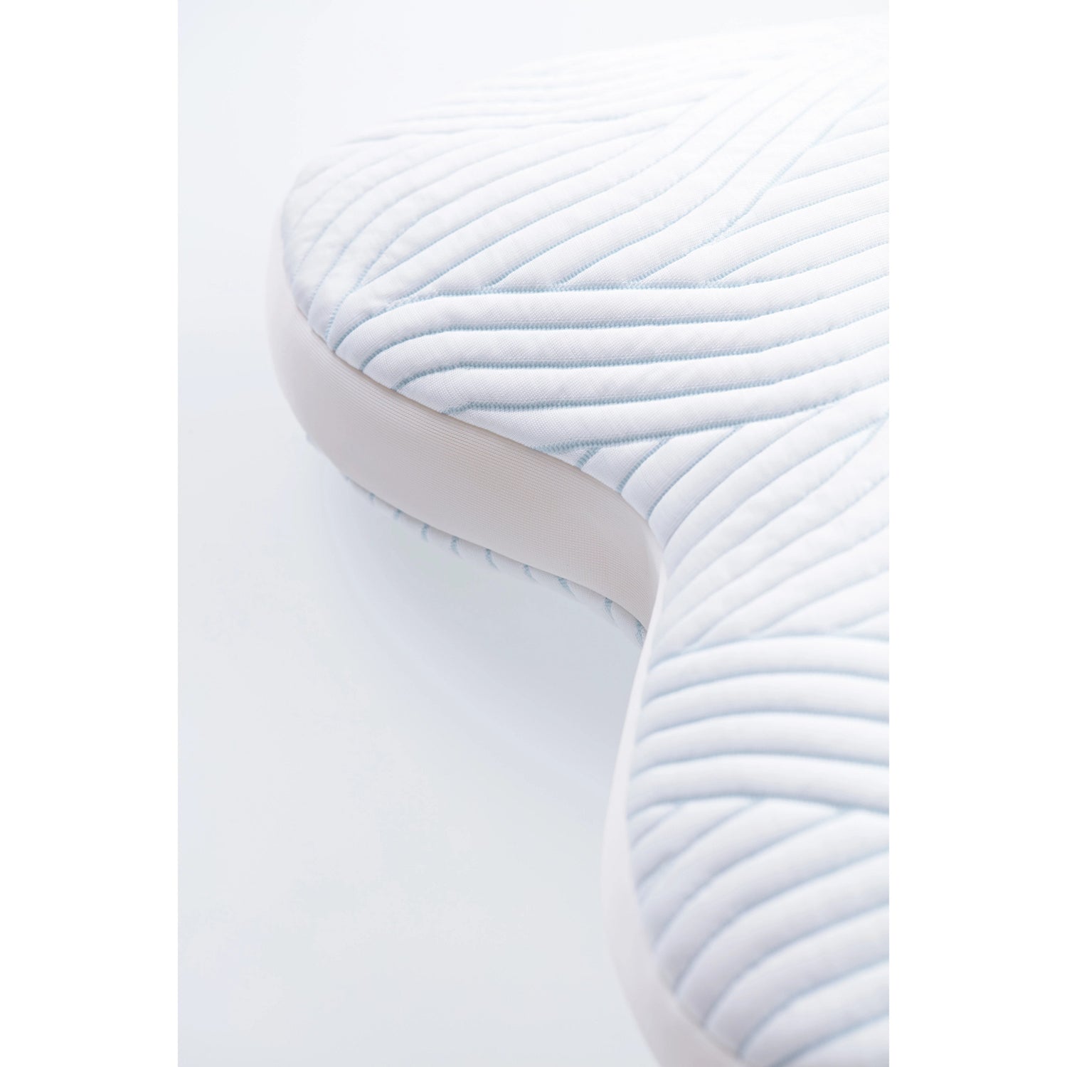 Tempur Ombracio -tyynyssä on  vetoketjullinen, 3D-kuvioitu  Smart Cool-päällinen.