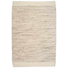 Aamu-villamatto luonnonvalkoisella kuosilla.