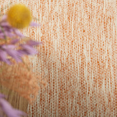 Aamu-villamatto, terra väri kuvattuna sohvapöydän alla.