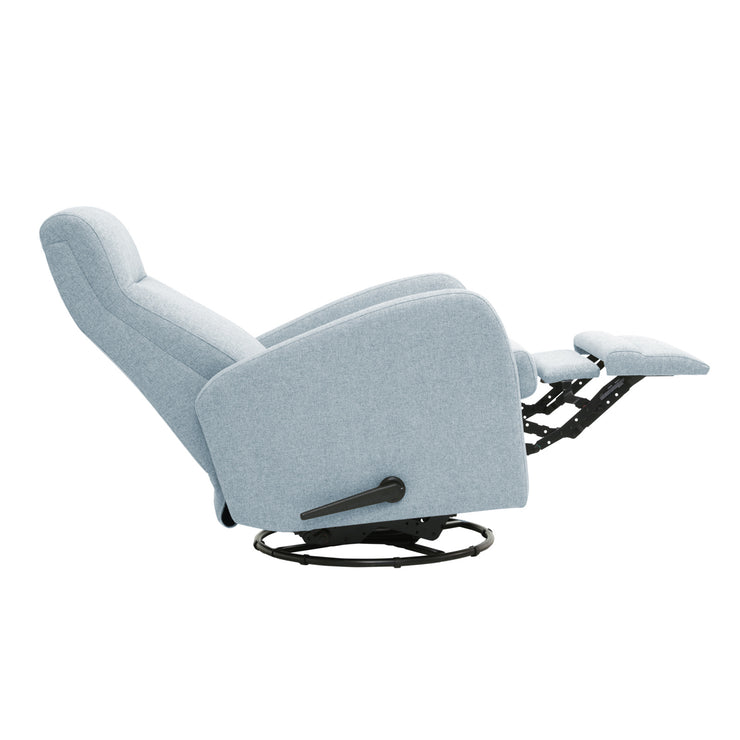Anton-mekanismituoli vaaleansinisellä Cloud 71 -kangasverhoilulla. Kuvassa recliner-tuolin mekanismi on aukaistu sivussa olevalla kahvalla.