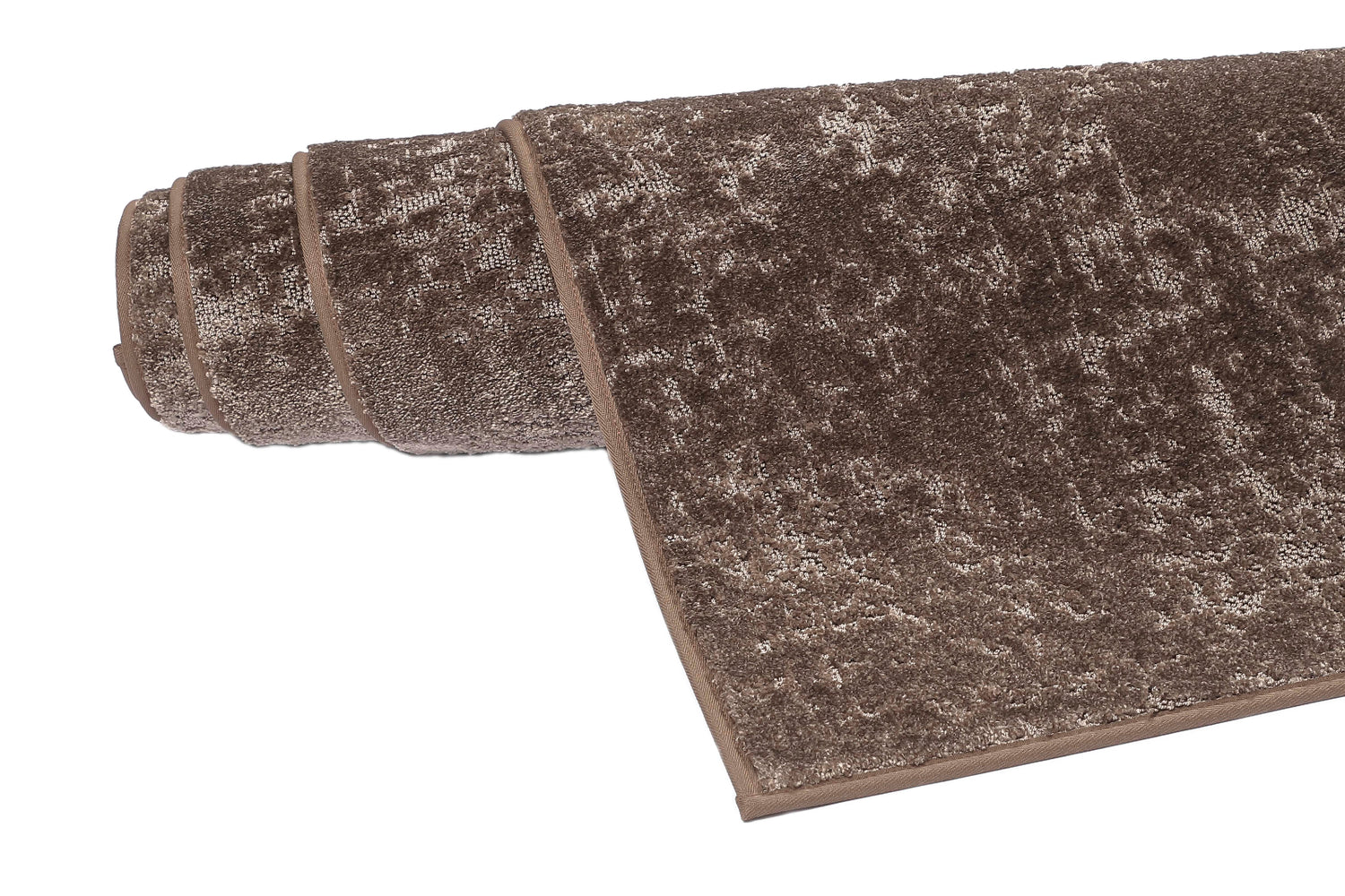 Basaltti-matossa on kaunis ja elävä nukkapinta. Kuvassa on ruskea Basaltti-nukkamatto.