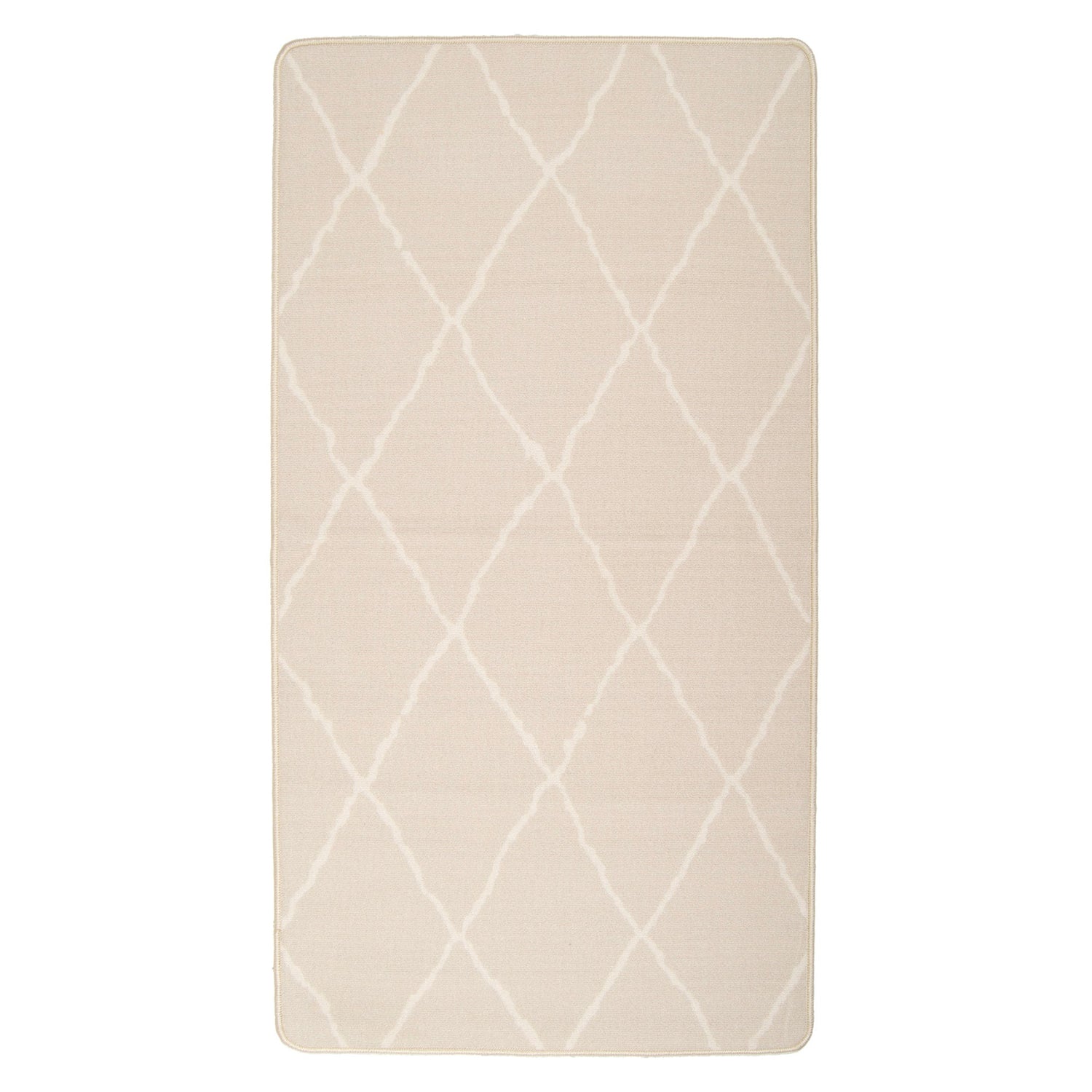 Bukleepintainen Carlos-matto, beige valkoisilla salmiakkikuvioilla.