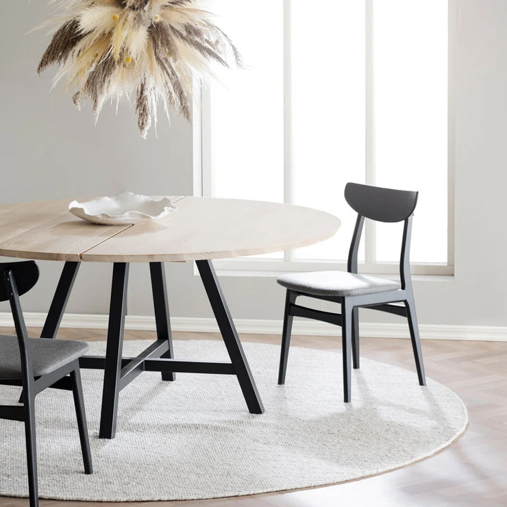 CARRADALE ruokapöytä pyöreä 150 cm metallijaloilla