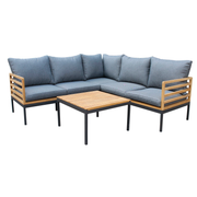Kesäniemi-sohvapöytä koossa 67 x 67 cm. Sohvaöydässä on tiikkipuukansi ja runko on mustaksi maalattua alumiinia. Kuvan Como-sohva myydään erikseen.