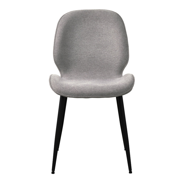 Cordova-tuoli harmaalla kankaalla ja mustilla metallijaloilla.