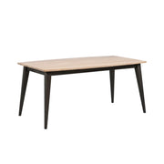 Deco-tammipöytä 90 x 160 cm. Kuvassa on Deco-ruokapöytä savutammenvärisellä rungolla ja valkotammenvärisellä kannella.