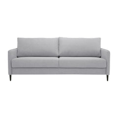 Duo Plus -vuodesohva vaaleanharmaalla Austin 18 -kangasverhoilulla ja wengen värisillä puujaloilla.