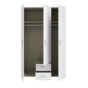 Kuvassa kokovalkoisen 3-ovisen/2-laatikkoisen Kira-komeron sisätilat. Vasemmanpuoleinen tuplaovikaappi laatikostolla on oikeanpuoleista kaappia leveämpi. Molemmissa kaapeissa on hattuhylly ja rekkitanko. Kaapin sisus on väriltään harmaata kangasjäljitelmää ja vetimet ovat alumiinin väriset.