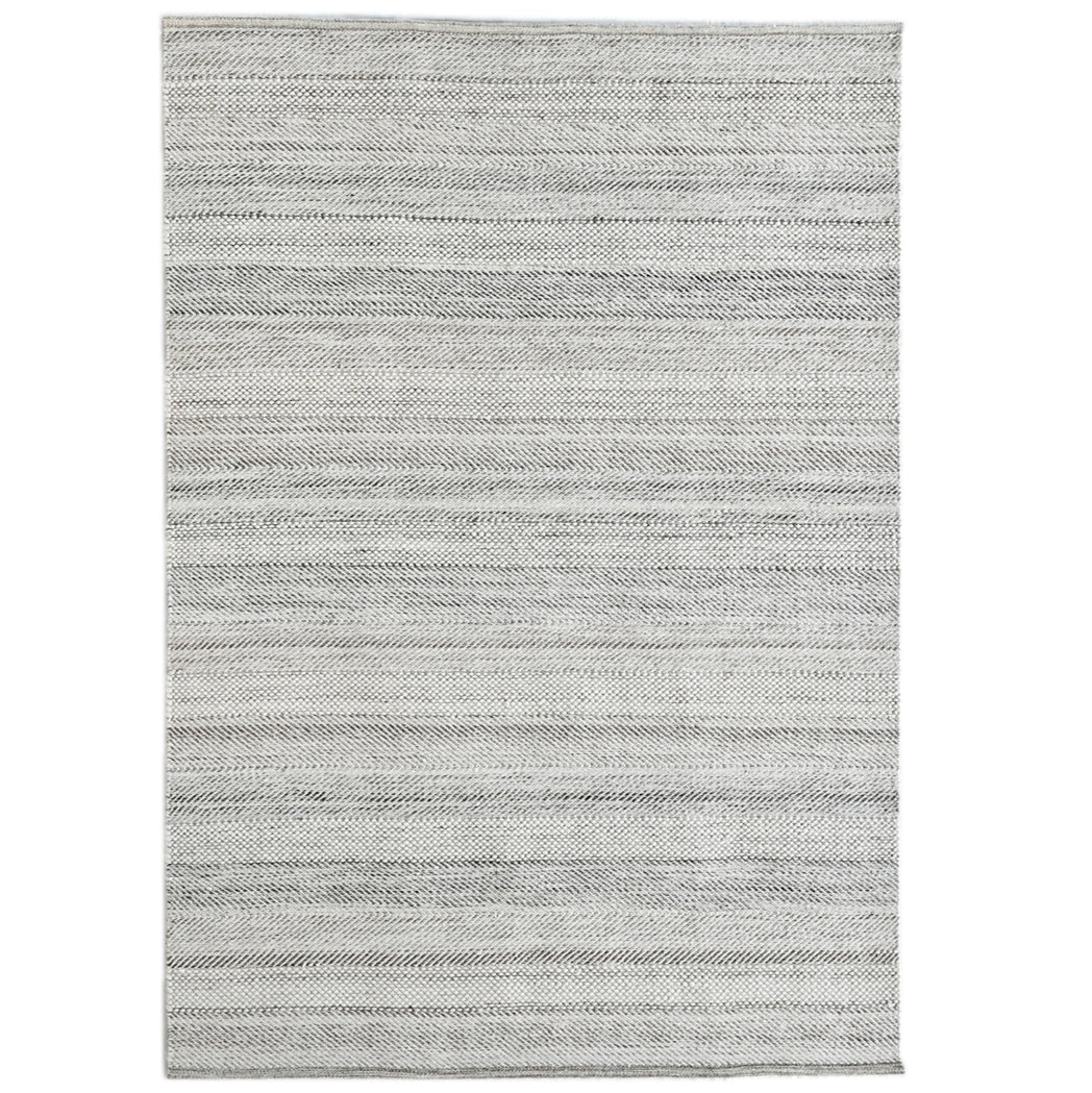 Ebba-villamatto, natural-sävyinen raitakuosi.