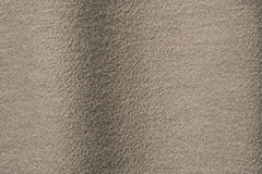 Värimallikuva Willard-sohvan vaaleanbeigestä Alice 01 -kankaasta.