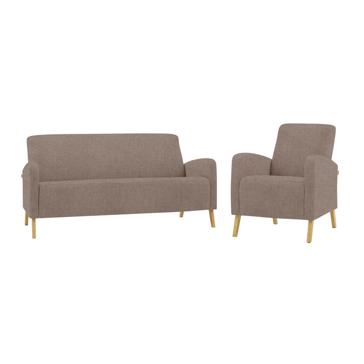Kuvassa on Fanni 3-istuttava sohva ja erikseen myytävä Fanni-nojatuoli. Verhoiluna molemmissa sohvakalusteissa on tumman hiekan värinen Barcelona 30 -kangas ja jalat ovat luonnonväristä tammea.