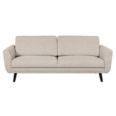 Finby-sohva beigellä Sparr 362 -kankaalla ja wengen värisillä puujaloilla.